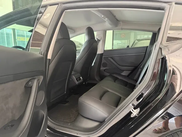 Tesla Model 3 — Фото автомобиля 6