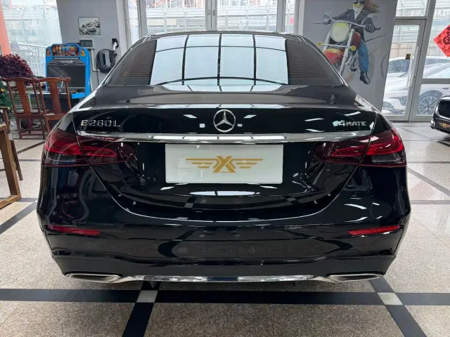 Mercedes-Benz E-Class — Фото автомобиля 5