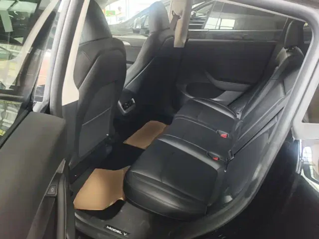 Tesla Model Y — Фото автомобиля 16