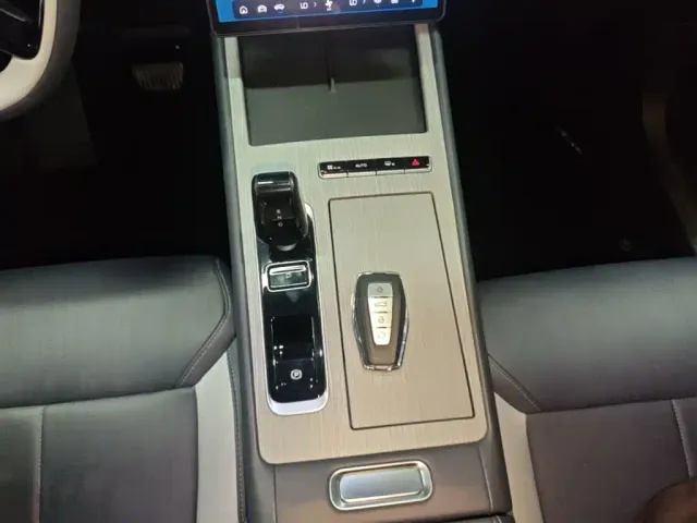 Geely Boyue L — Фото автомобиля 13