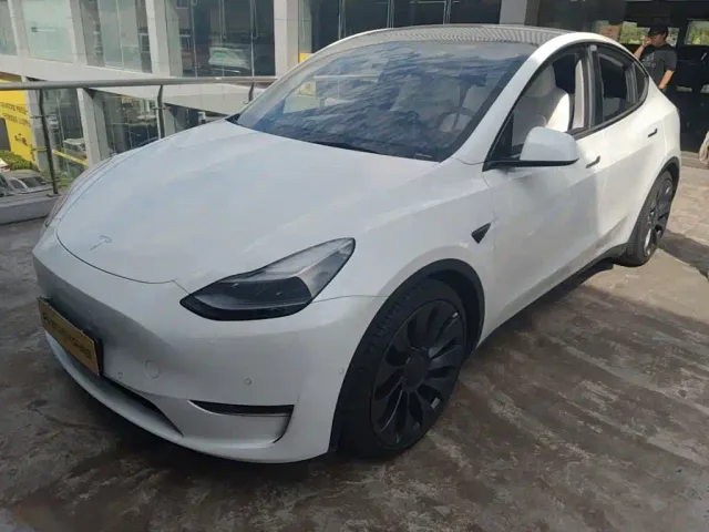 Фотография автомобиля — Tesla Model Y