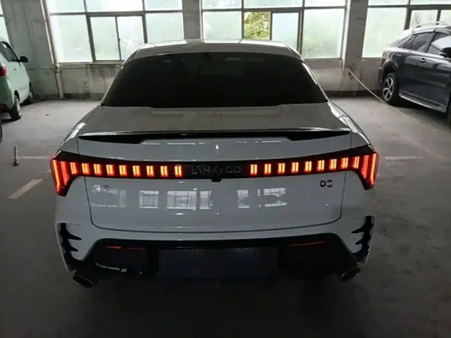 Lynk & Co 03 — Фото автомобиля 5