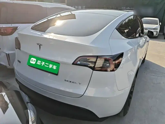 Tesla Model Y — Фото автомобиля 5
