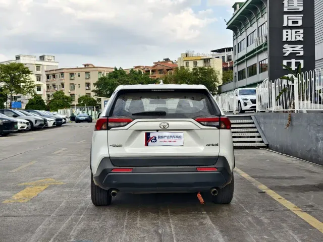 Toyota RAV4 — Фото автомобиля 17
