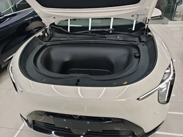 IM Motors LS6 — Фото автомобиля 19