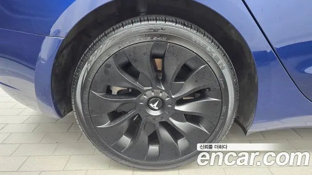Tesla Model 3 — Фото автомобиля 5