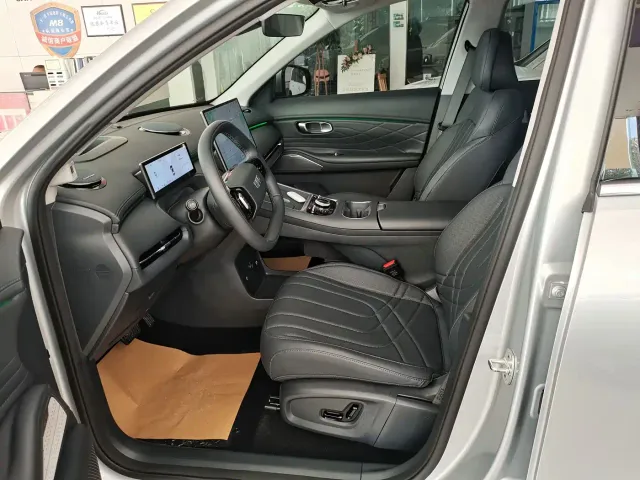 Geely Galaxy Starship 7 EM-i — Фото автомобиля 6