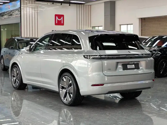 Li Auto L7 — Фото автомобиля 14