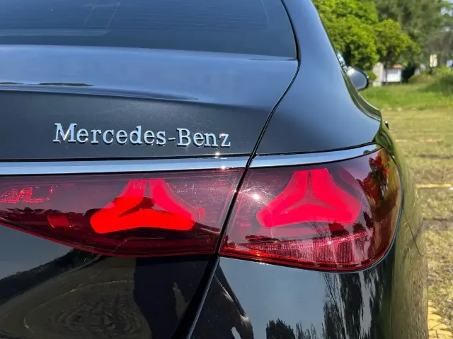 Mercedes-Benz E-Class — Фото автомобиля 20