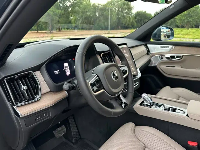 Volvo XC90 — Фото автомобиля 15