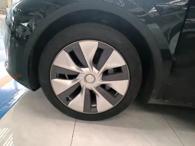 Tesla Model Y — Фото автомобиля 22
