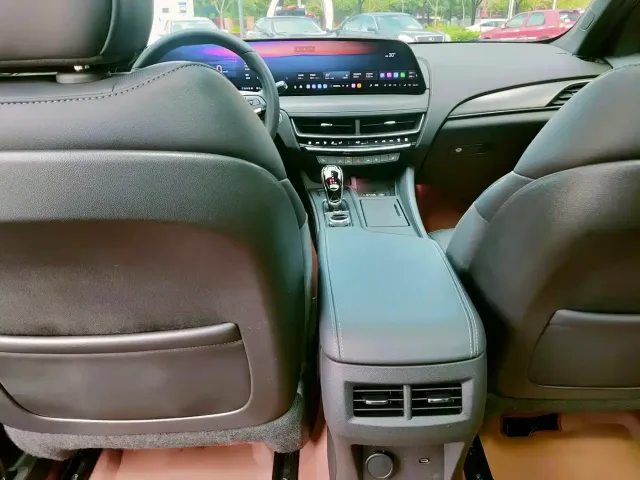 Cadillac CT5 — Фото автомобиля 25