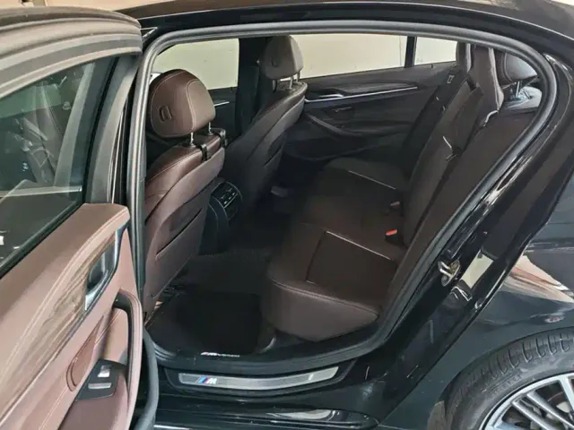 BMW 5 Series — Фото автомобиля 11