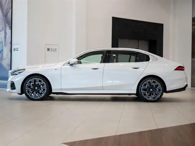 BMW 5 Series — Фото автомобиля 6
