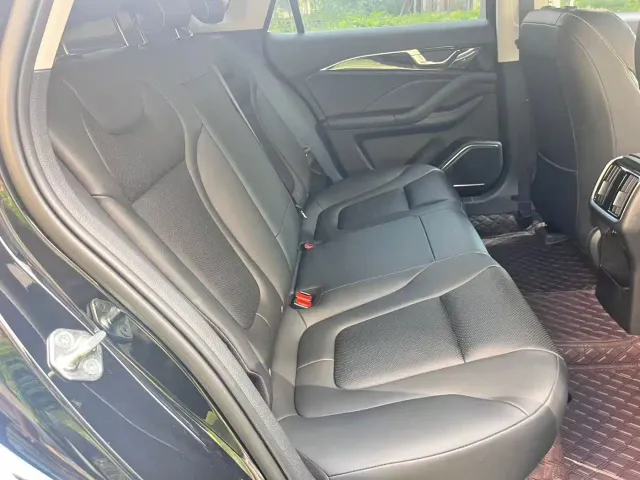Bestune B70 — Фото автомобиля 6