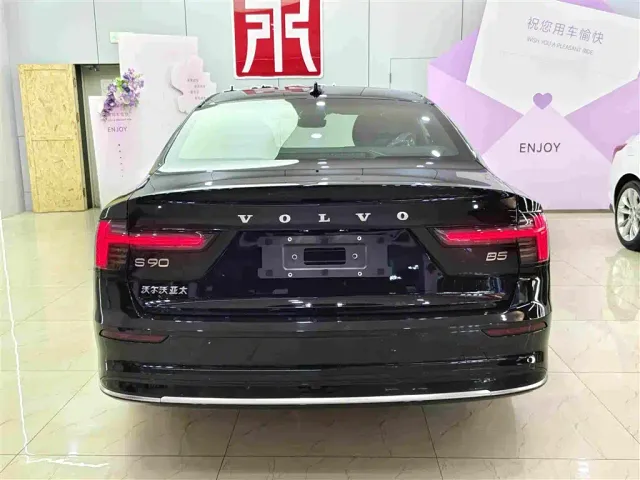 Volvo S90 — Фото автомобиля 5