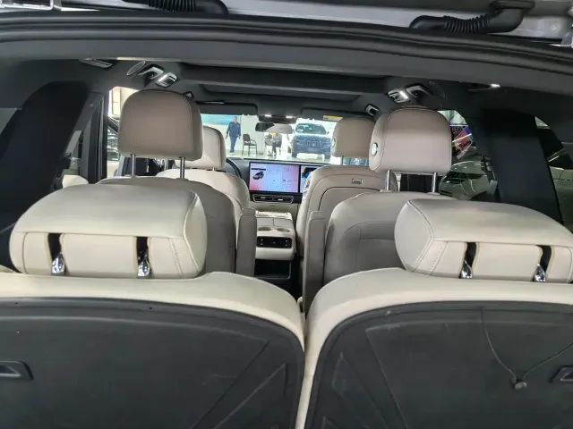 Li Auto L8 — Фото автомобиля 13