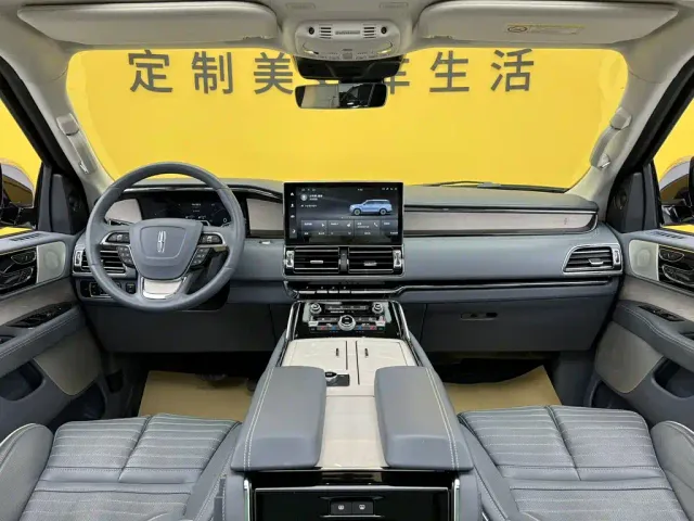 Lincoln Navigator — Фото автомобиля 20