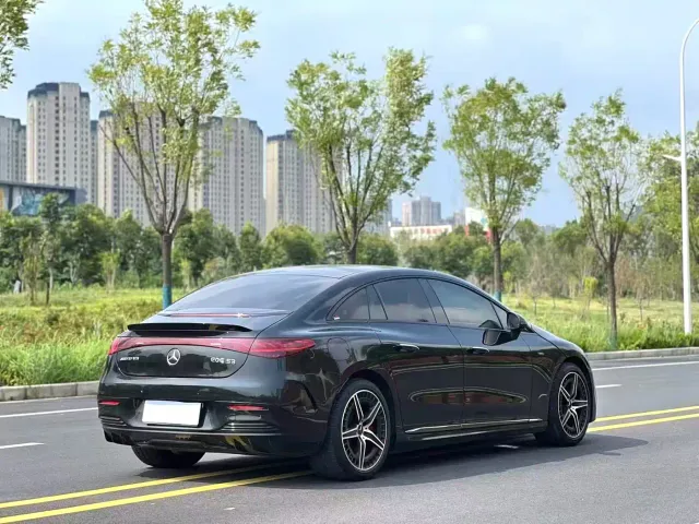 Mercedes-Benz EQE AMG — Фото автомобиля 9