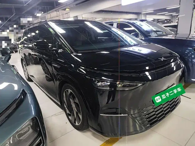Xpeng X9 — Фото автомобиля 3
