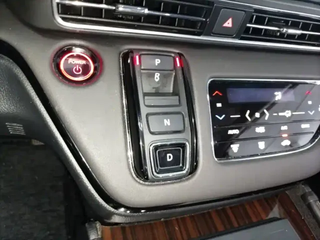 Honda Elysion — Фото автомобиля 13