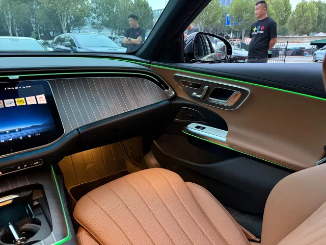 Mercedes-Benz E-Class — Фото автомобиля 10