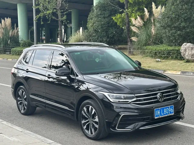 Volkswagen Tiguan L — Фото автомобиля 3