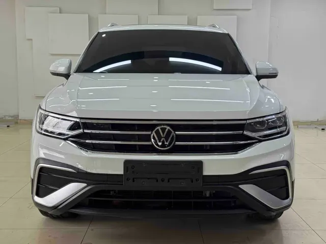 Volkswagen Tiguan L — Фото автомобиля 2
