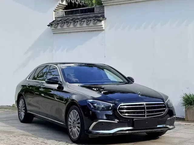 Фотография автомобиля — Mercedes-Benz E-Class