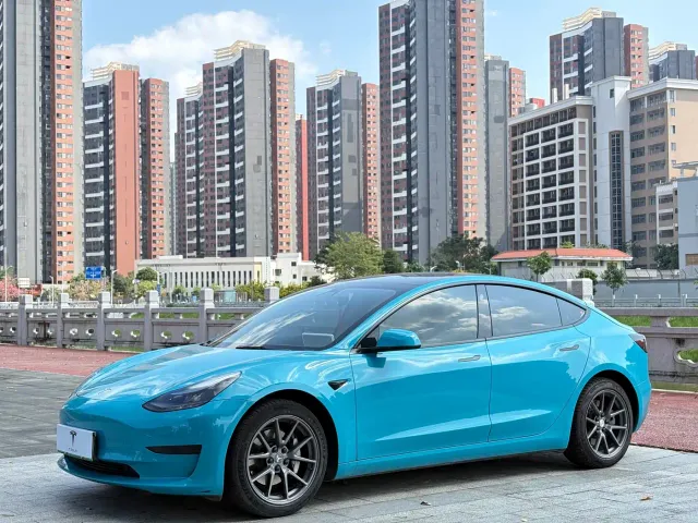 Фотография автомобиля — Tesla Model 3