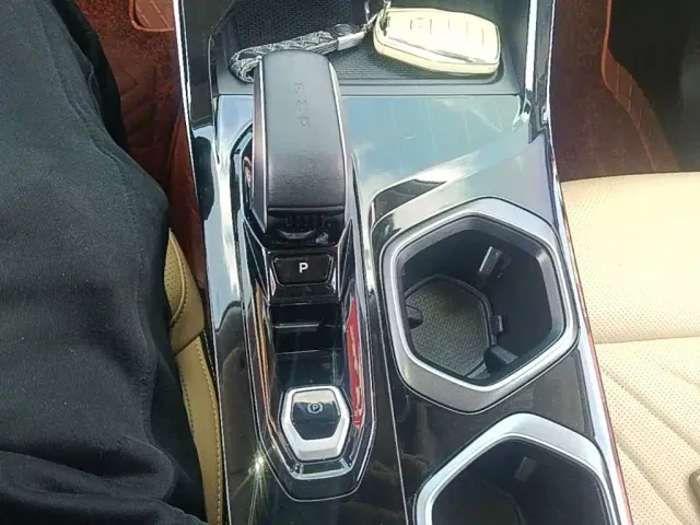 Geely Boyue L — Фото автомобиля 13
