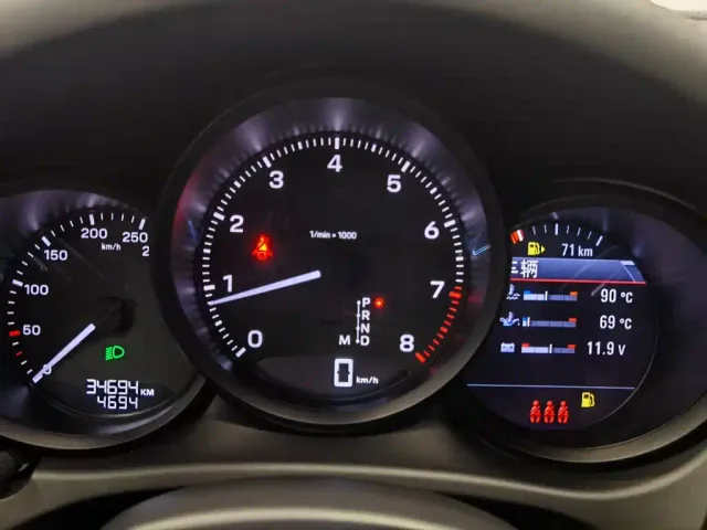 Porsche Macan — Фото автомобиля 13