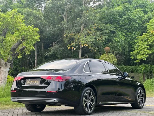 Mercedes-Benz E-Class — Фото автомобиля 6