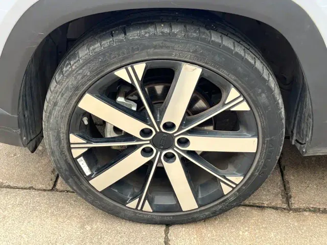 Geely ICON — Фото автомобиля 19