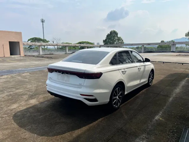 Geely Emgrand — Фото автомобиля 9
