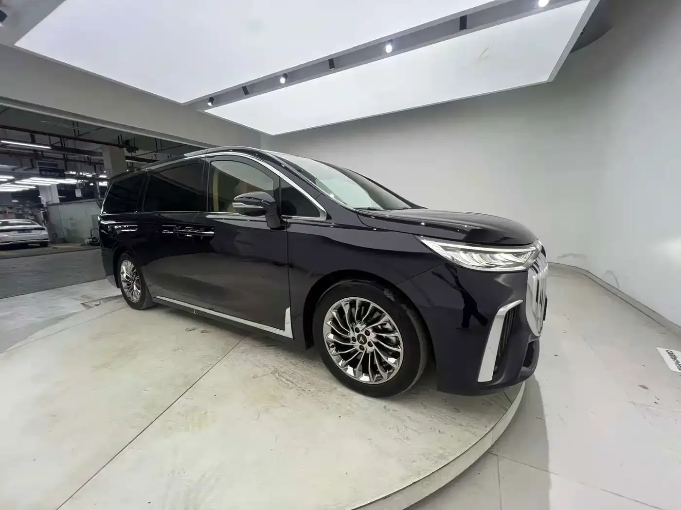 Voyah Auto Voyah Dreamer 2022 Low-carbon Dream+Smart Package — Фото автомобиля 28