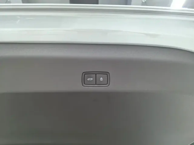 Li Auto MEGA — Фото автомобиля 13
