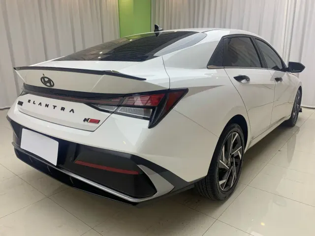 Hyundai Elantra — Фото автомобиля 4