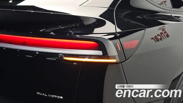 Tesla Model Y — Фото автомобиля 22