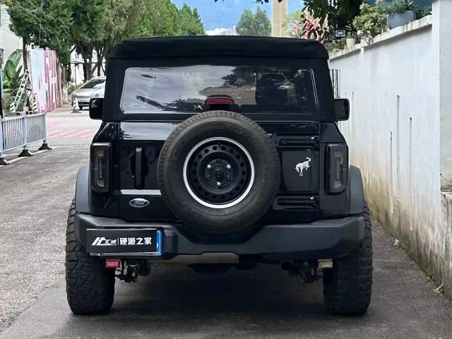 Ford Bronco — Фото автомобиля 5