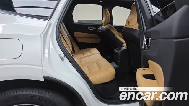 Вольво XC60 — Фото автомобиля 10