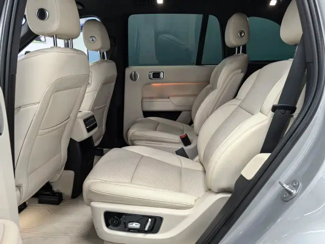 Li Auto L8 — Фото автомобиля 18