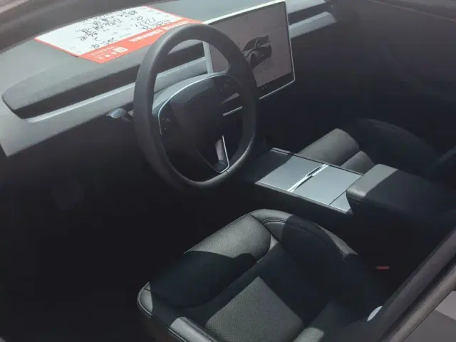 Tesla Model 3 — Фото автомобиля 8