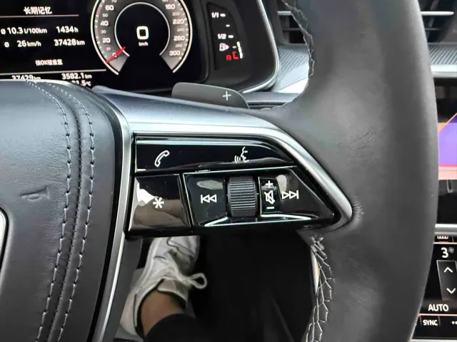 Audi A6L — Фото автомобиля 14