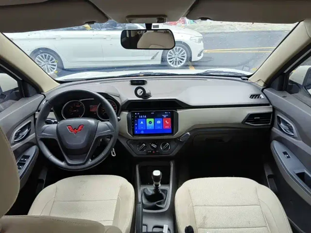 Wuling Hongguang — Фото автомобиля 12