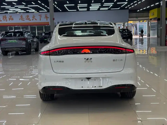 IM Motors LS6 — Фото автомобиля 9