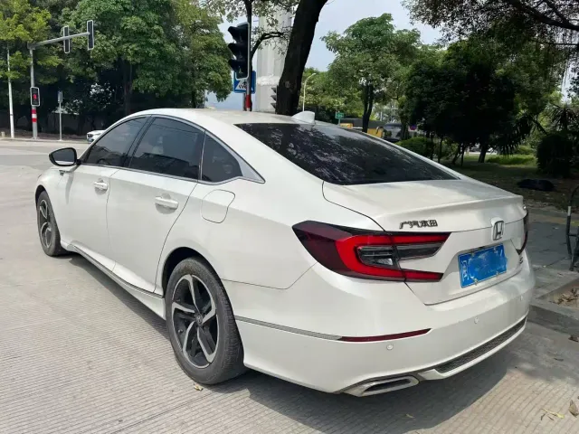 Honda Accord — Фото автомобиля 4