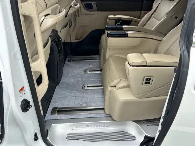 Toyota Alphard — Фото автомобиля 23