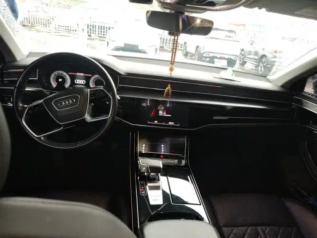 Audi A8 — Фото автомобиля 5