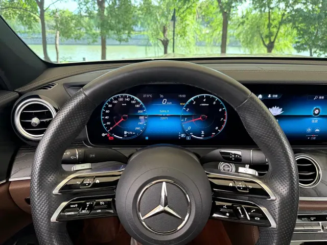 Mercedes-Benz E-Class — Фото автомобиля 19